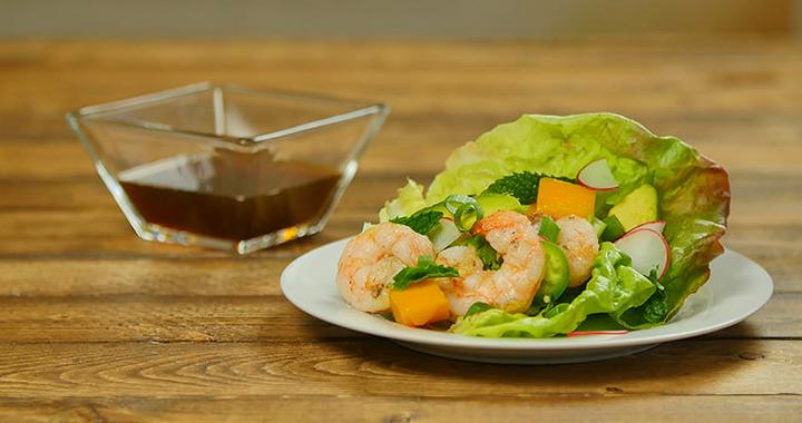 lettuce wrap with shrimp vegetables and mango