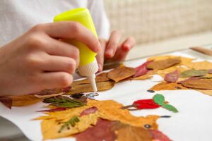 (child-making-autumn-craft; 37.80226789590045, -121.32193629810645)