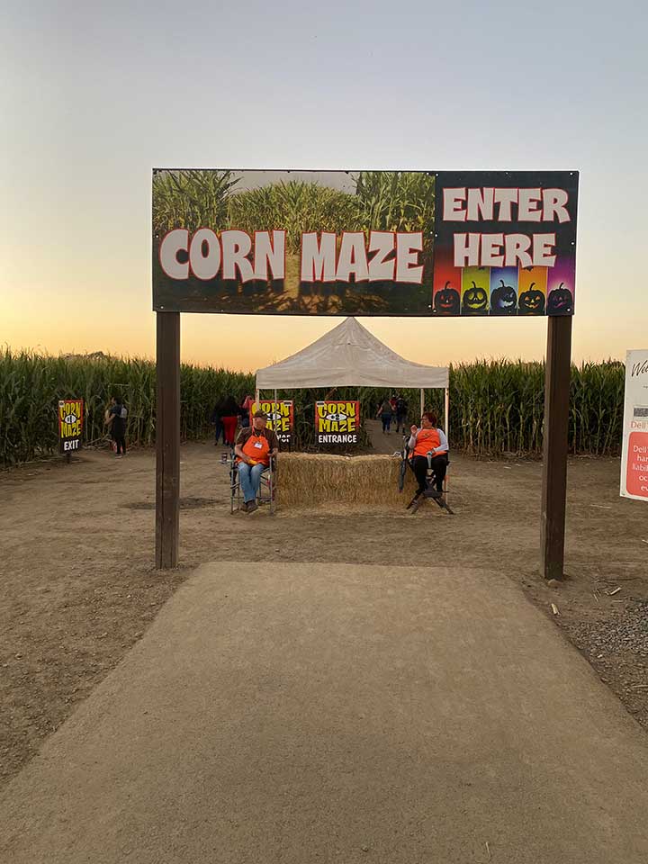 entry way to Dell’Osso Family Farm Corn Maze